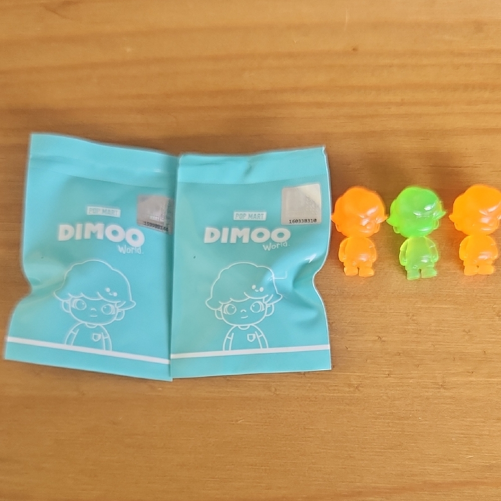 (5) Pop Mart -Mini Dimoo World Figures